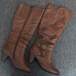 For sale new boots never been worn but I have had for a long time, brown